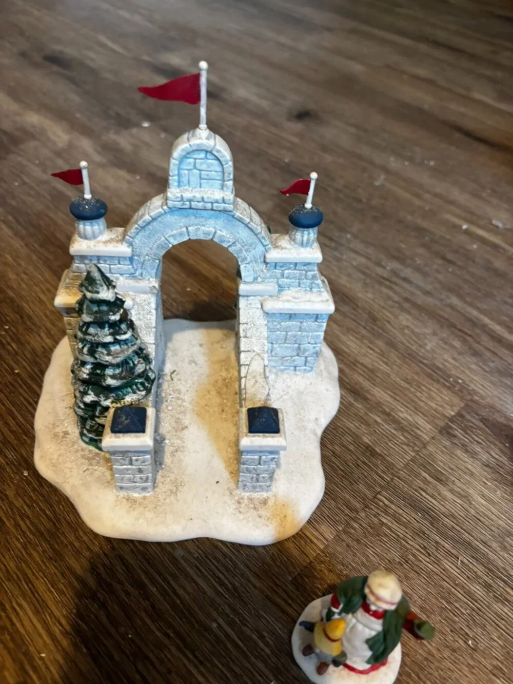 Department 56 Christmas village North Pole Gate w/accessories